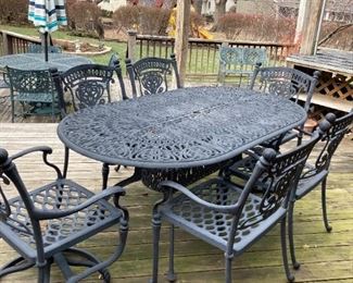 Cast aluminum oval table with 6 chairs