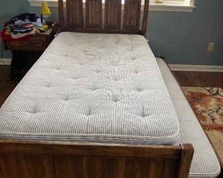 Oak twin trundle bed