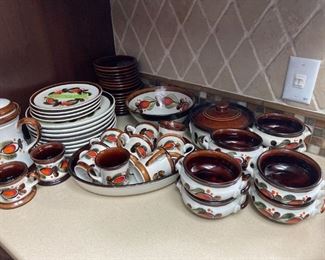 Bernau/Chramberg pottery dinnerware, Mid-century, 42 pieces
