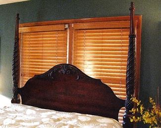 Traditional Aesthetic Stately Poster Bed - Gorgeous! Denver Pillowtop Mattress