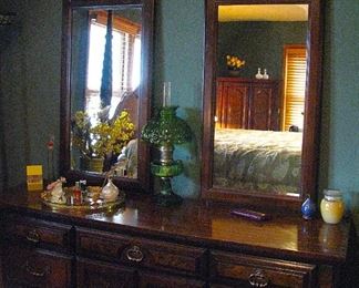Solid Wood Bedroom Dresser Double Swivel Mirrors
