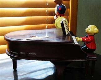 Mr. Christmas Teddy Takes Requests Music Box