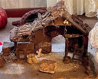 Vintage Manger Crèche 