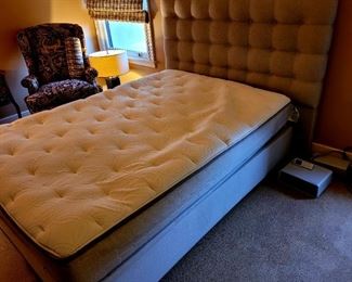 Sleep number adjustable queen size bed