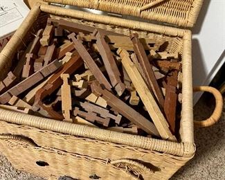 Lincoln logs -
Massive amount 