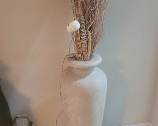 Decorative vase with arrangement that lights up