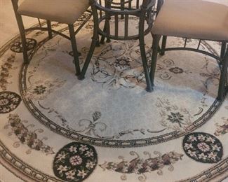 Round rug under the dining table