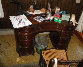 Kneehole Desk