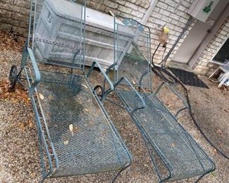 Metal Patio Lounge Chairs
Great condition.
Very very minimal rust
Must be able to move and load yourself.
