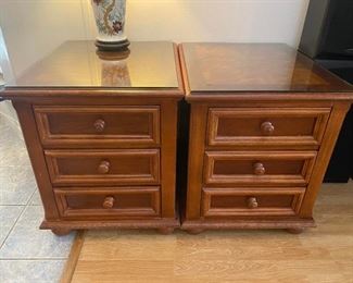 Nightstands / End Tables with Glass Top
Priced each
OR for both 
**2 available
Great condition! 
22 1/2” x 27 1/2” x 26” tall
Must be able to move and load yourself