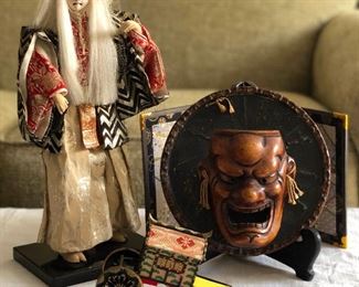 MLC097 - DECORATIVE TRADITIONAL JAPANESE COLLECTIBLES