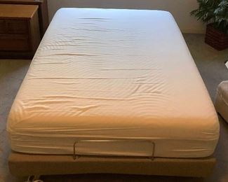 MLC154 Full Sized Tempur-Pedic Bed Set