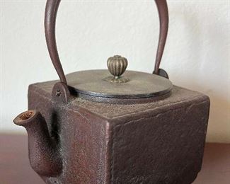 MLC186- Vintage Japanese Cast Iron Teapot 