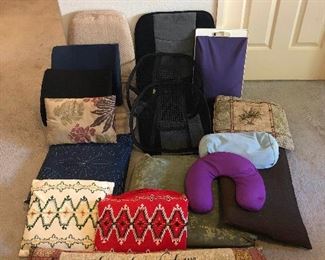 MLC199 Mystery Lot Of Cushions & Pillows