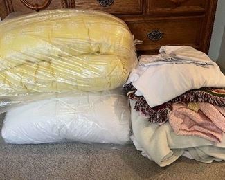 MLC222- Bedding & Pillow Lot