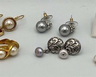 MLC422-6 Pairs Of Pearl Earrings And A Pair Of Small Pearl Pendants