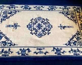 Ivory/Navy/Pale blue flower/scroll pattern 3'10" x 6'