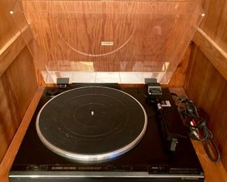 Vintage Pioneer full automatic stereo turntable