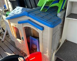Outdoor play houses 