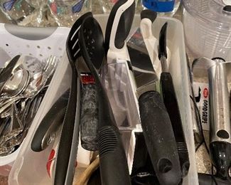 Many OXO utensils. 