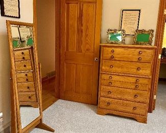 Floor mirror and chest of drawers