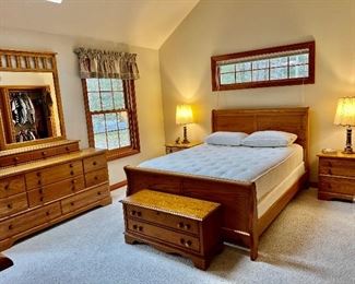Queen size bedroom set. Sleigh bed, dresser with mirror, chest of drawers ,nightstands. Also has Lane matching cedar chest and floor mirror