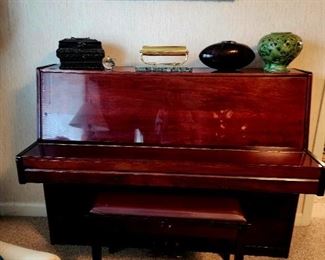 Story and Clark "Prelude" piano