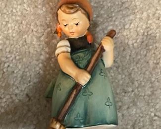 Hummel #171 "Little Sweeper" 