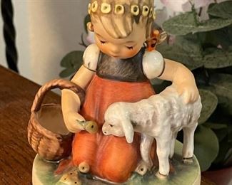 Hummel 319 "Doll Bath" 