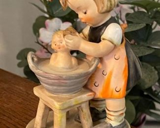 Hummel 319 "Doll Bath" 