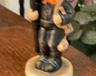 Hummel 12 2/0 "Chimney Sweep"