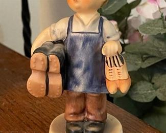 Hummel 143/0 Cobbler Boy