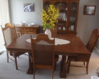 Dining table w 6 chairs