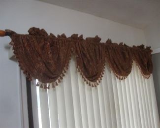 Valance with paisley fabric