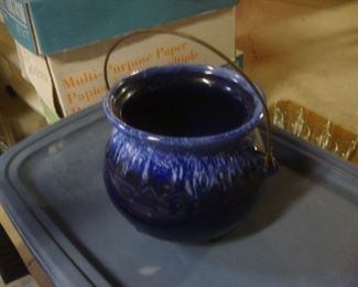 Pottery bucket/pot