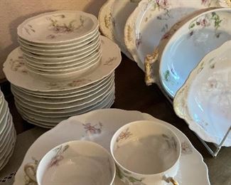 Limoges Haviland set with serving pieces