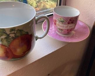 some of the fairings souvenir cups