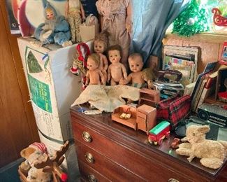 the creepy doll corner-faux Xmas tree