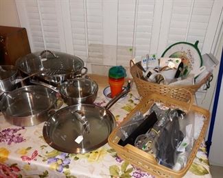 Kitchenwares including new pan sets