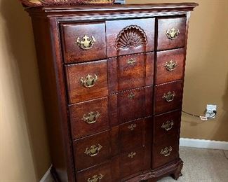 Haverty's chest of drawers