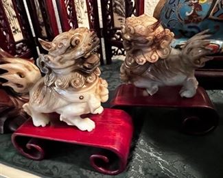 Foo dogs