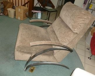 Side View of Contemporary Recliner