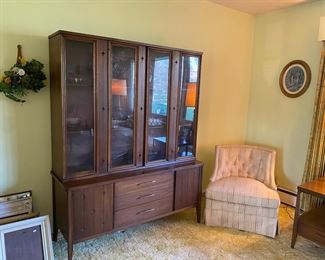 Willing to presell the broyhill saga bedroom set, hutch, coffee table and two end tables but you must buy all! 
