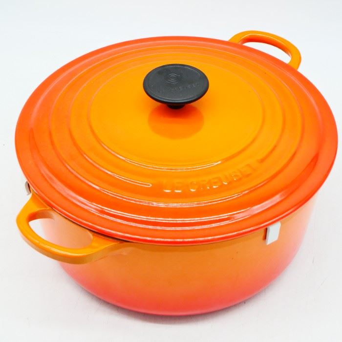 Le Creuset Enameled Cast Iron Signature Round Dutch Oven #26
