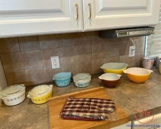 Vintage Pyrex Pieces