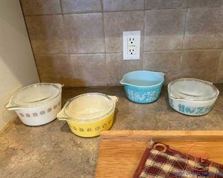 Vintage Pyrex Pieces