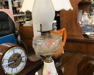 Love this little oil lamp., Glass Holder, ceramic stem on black base