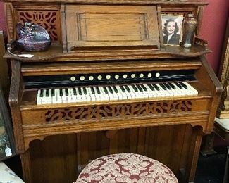 Kimball Chicago Pump Organ.  Solid sound. Oak Cabinet