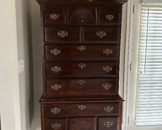 Queen Anne style mahogany dresser 