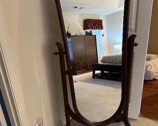 Full-length tilting floor mirror 